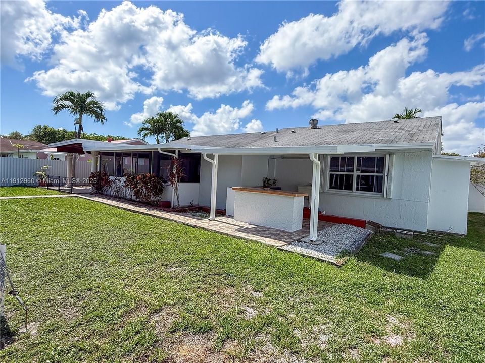 На продажу: $545,000 (3 спален, 2 ванн, 1200 Квадратных фут)