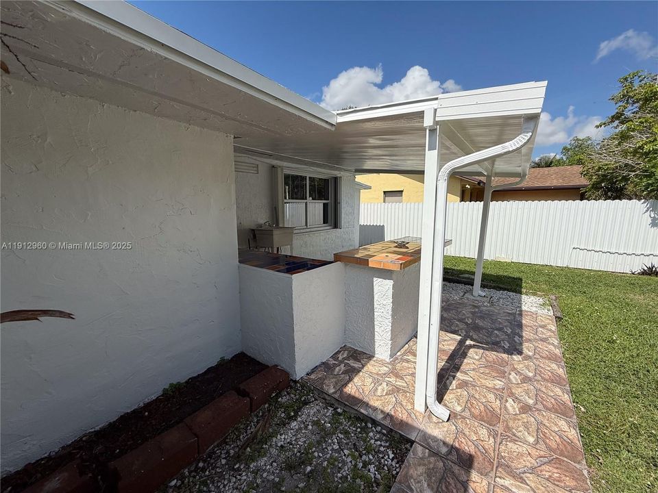 На продажу: $545,000 (3 спален, 2 ванн, 1200 Квадратных фут)