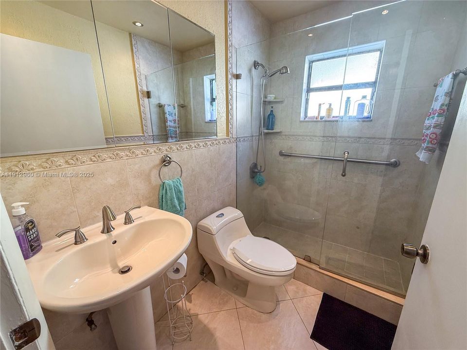 На продажу: $545,000 (3 спален, 2 ванн, 1200 Квадратных фут)