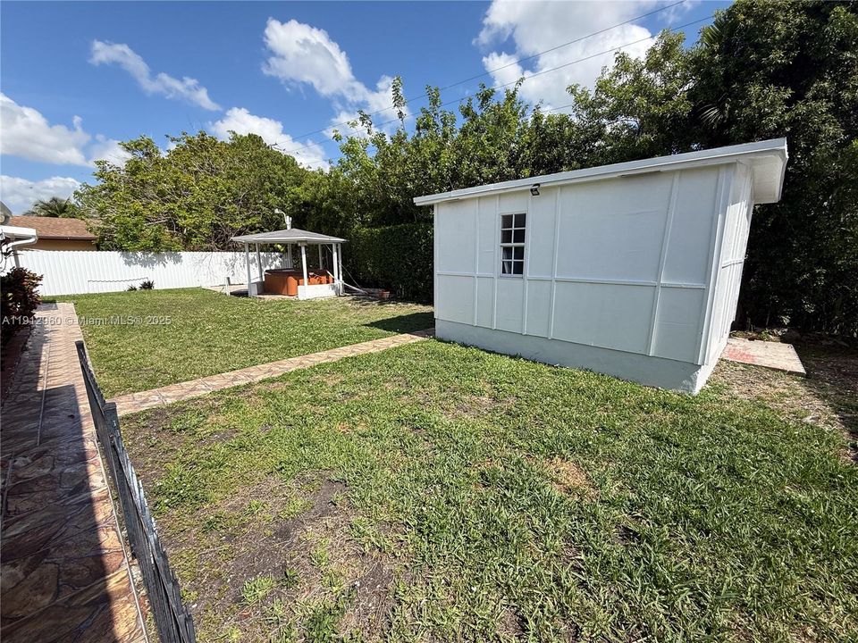 На продажу: $545,000 (3 спален, 2 ванн, 1200 Квадратных фут)