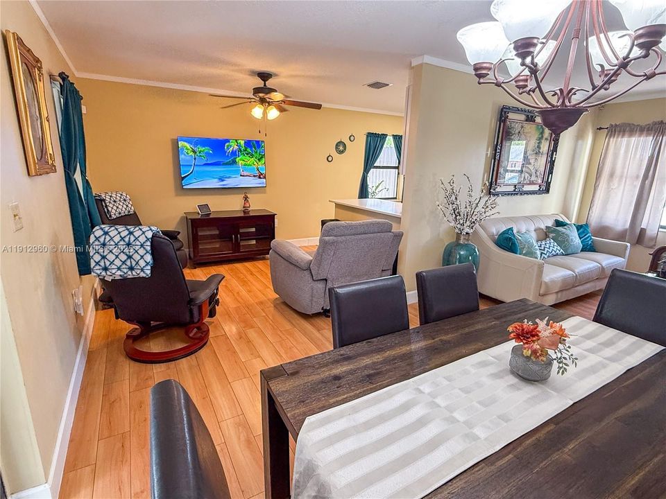 На продажу: $545,000 (3 спален, 2 ванн, 1200 Квадратных фут)