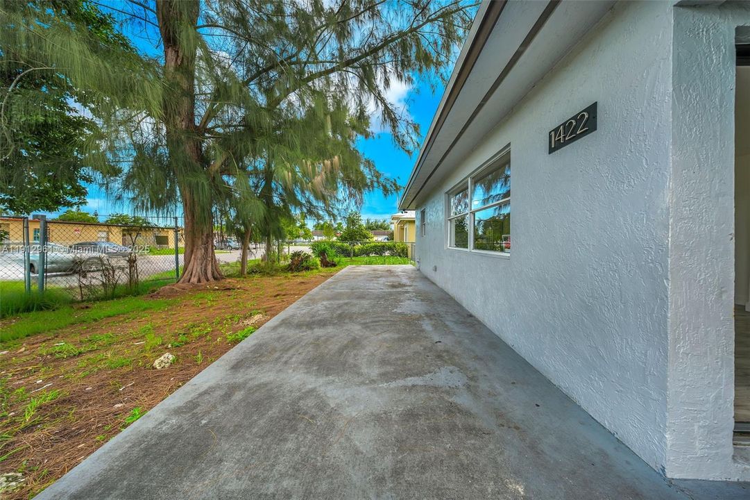 For Rent: $3,200 (4 beds, 2 baths, 1254 Square Feet)