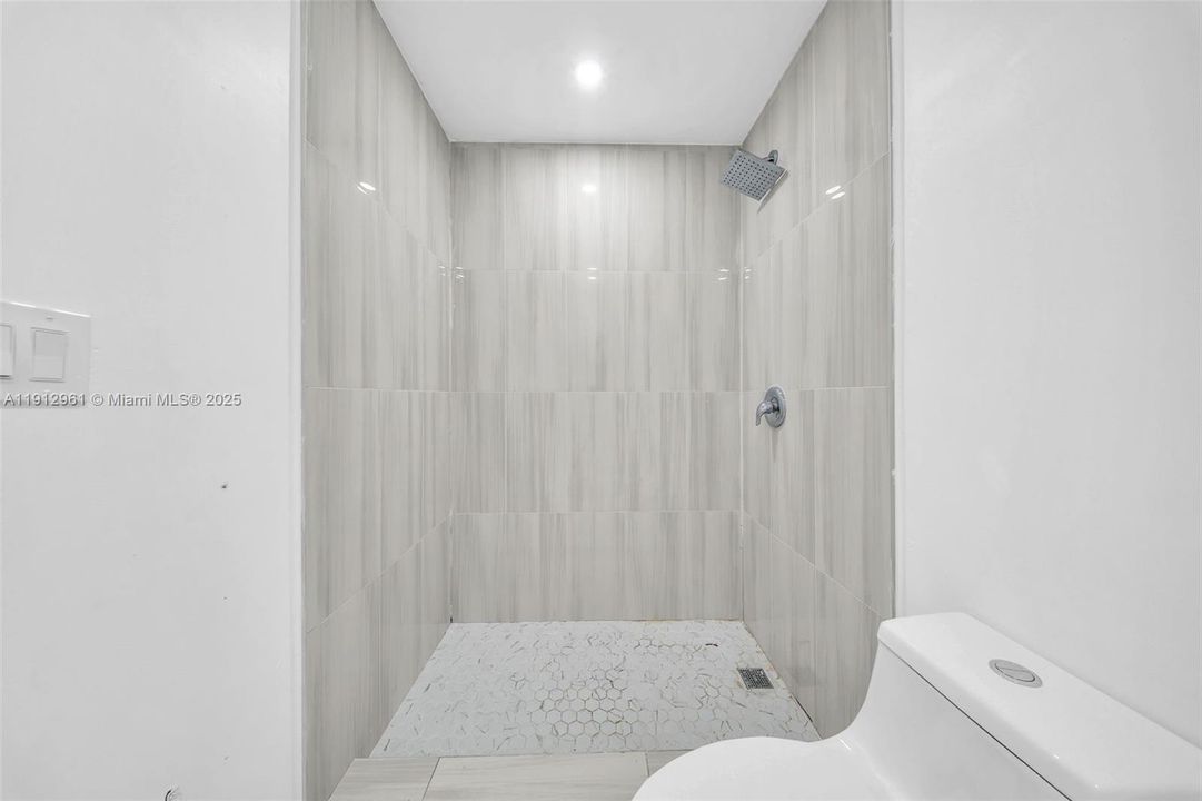 For Rent: $3,200 (4 beds, 2 baths, 1254 Square Feet)