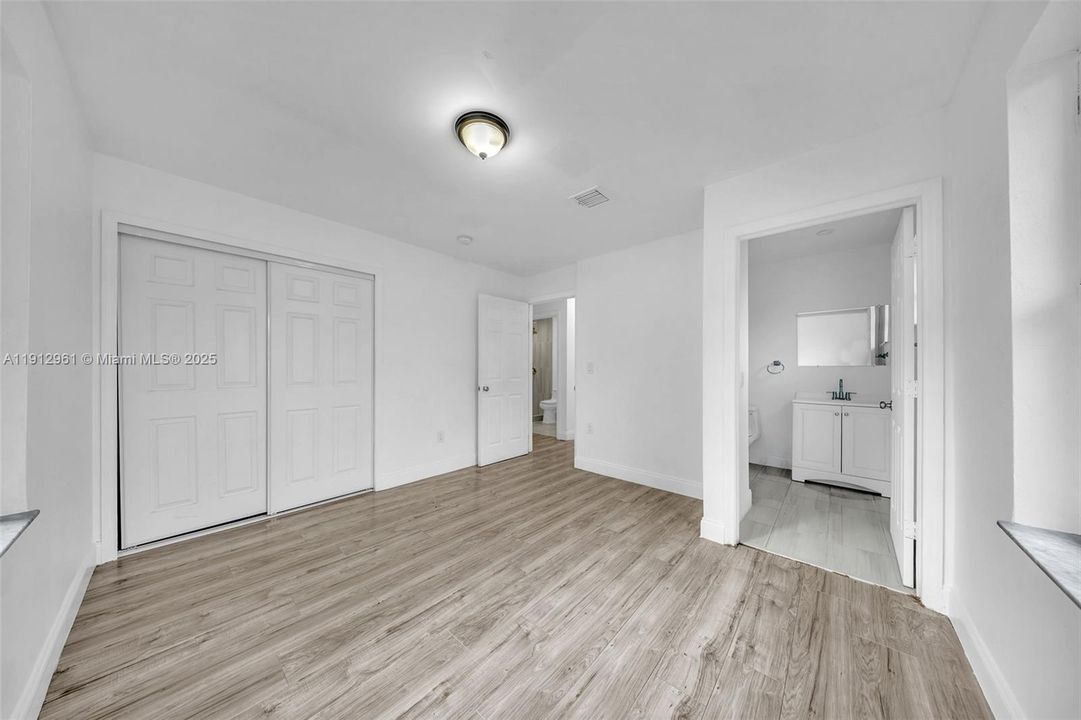 For Rent: $3,200 (4 beds, 2 baths, 1254 Square Feet)