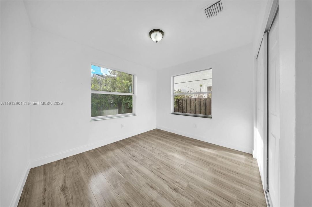 For Rent: $3,200 (4 beds, 2 baths, 1254 Square Feet)