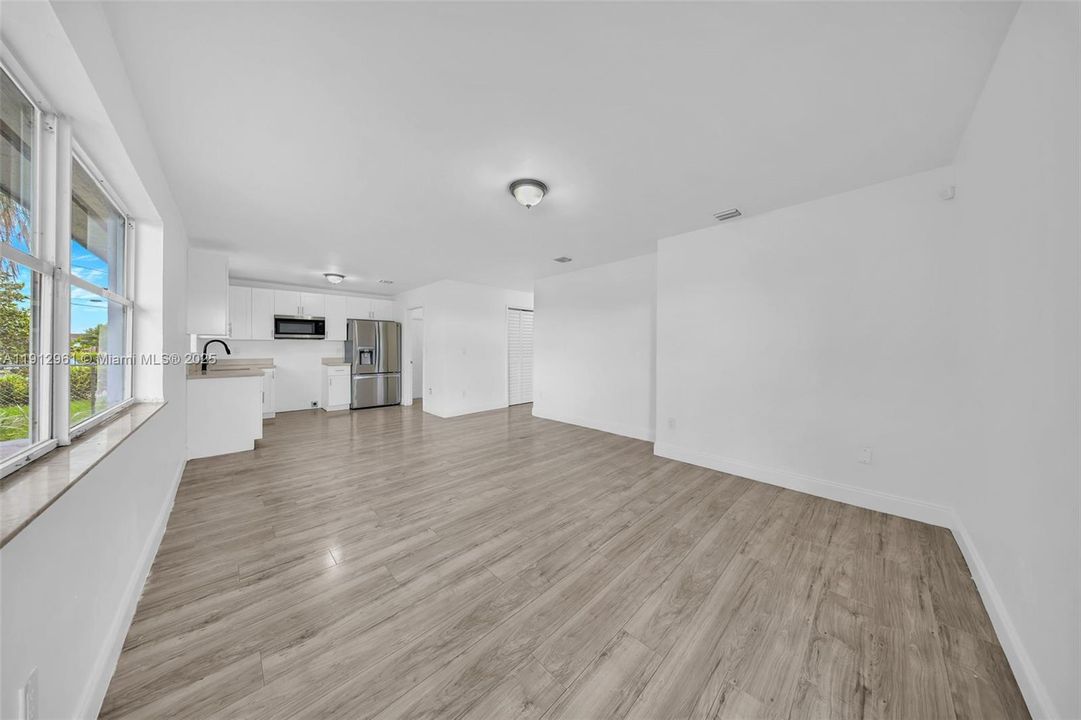 For Rent: $3,200 (4 beds, 2 baths, 1254 Square Feet)