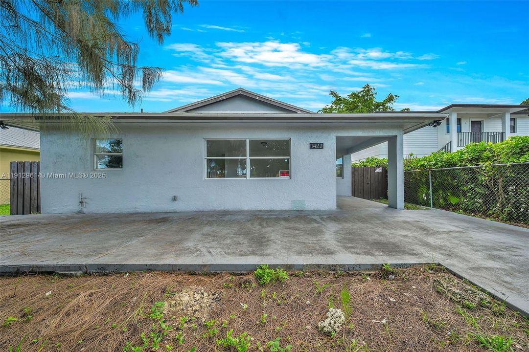 For Rent: $3,200 (4 beds, 2 baths, 1254 Square Feet)