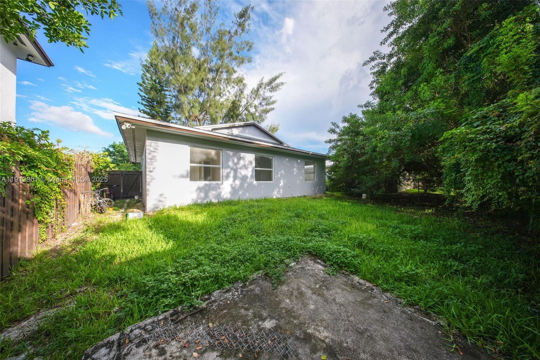 For Rent: $3,200 (4 beds, 2 baths, 1254 Square Feet)