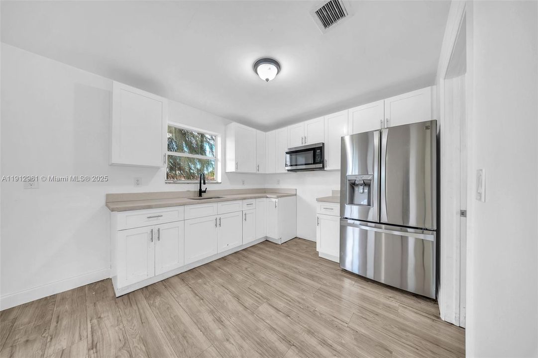 For Rent: $3,200 (4 beds, 2 baths, 1254 Square Feet)