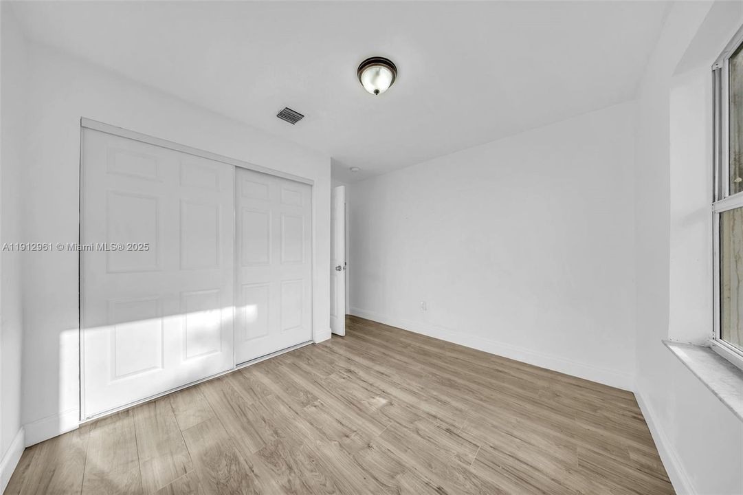 For Rent: $3,200 (4 beds, 2 baths, 1254 Square Feet)