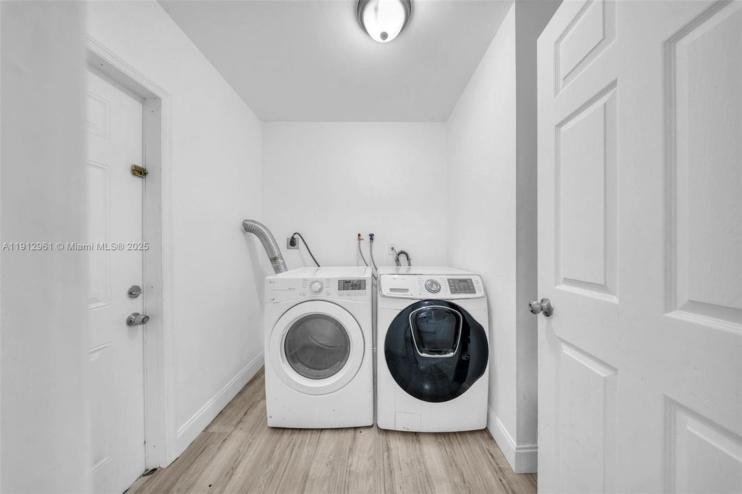 For Rent: $3,200 (4 beds, 2 baths, 1254 Square Feet)