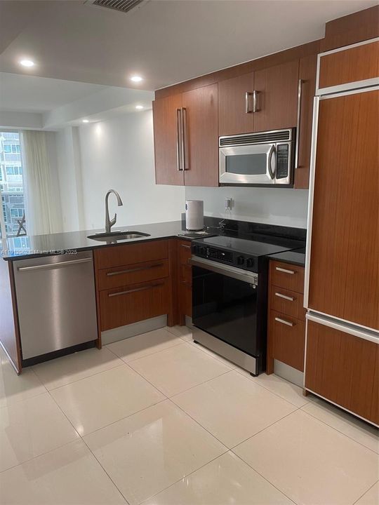 For Rent: $3,150 (0 beds, 1 baths, 481 Square Feet)