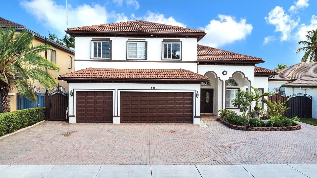 待售: $1,100,000 (4 贝兹, 3 浴室, 2795 平方英尺)