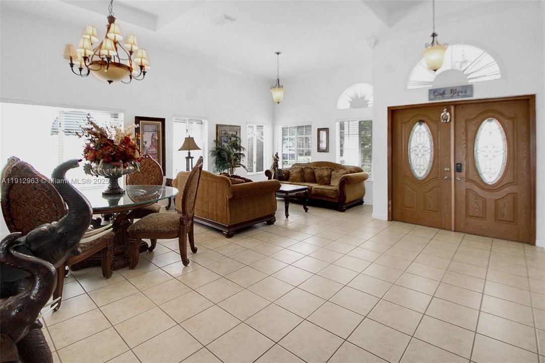 待售: $1,100,000 (4 贝兹, 3 浴室, 2795 平方英尺)