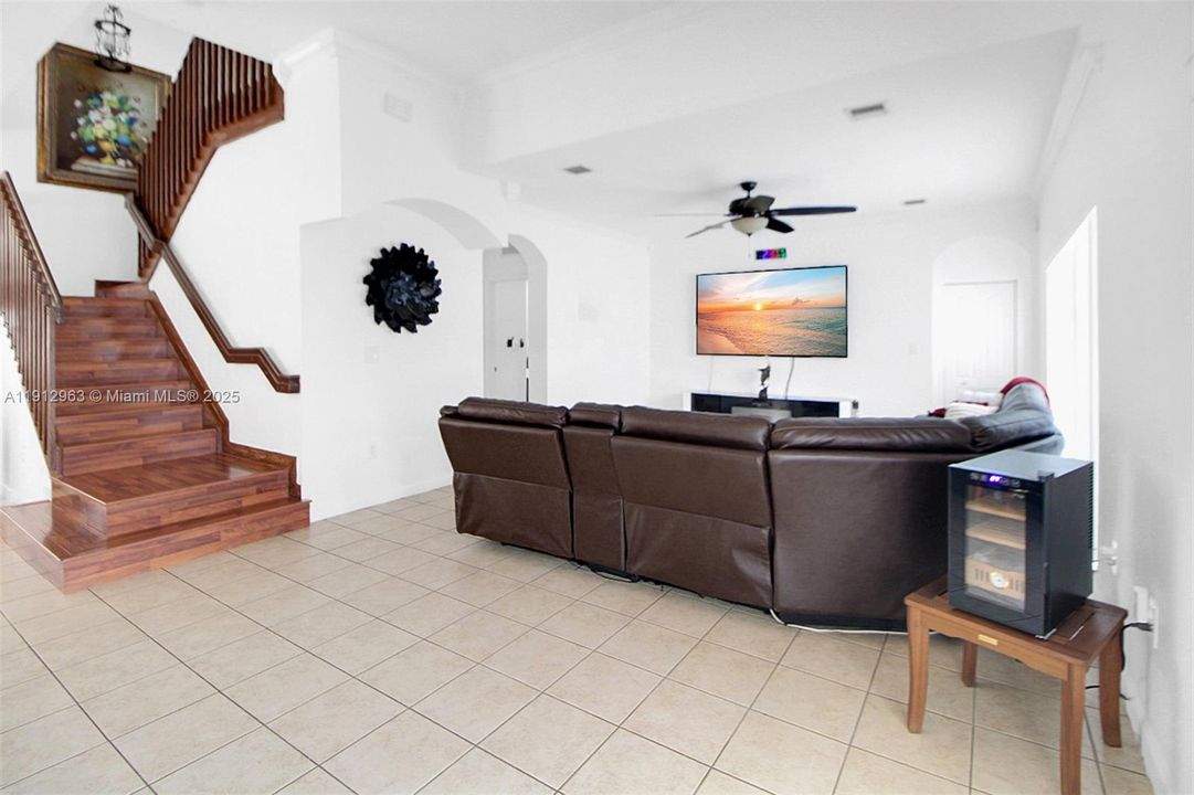 待售: $1,100,000 (4 贝兹, 3 浴室, 2795 平方英尺)