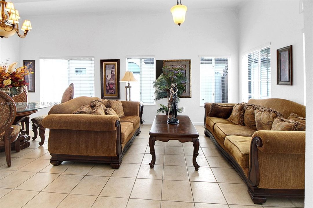 待售: $1,100,000 (4 贝兹, 3 浴室, 2795 平方英尺)