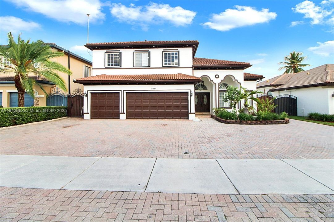 待售: $1,100,000 (4 贝兹, 3 浴室, 2795 平方英尺)