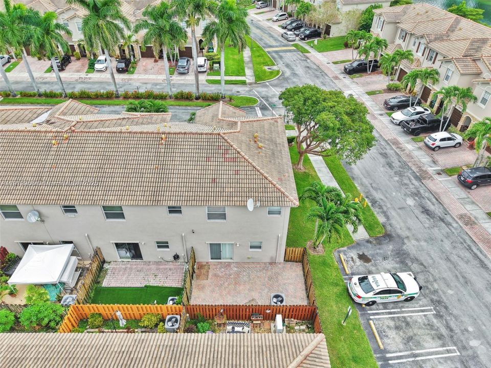 Active With Contract: $2,800 (3 beds, 2 baths, 1416 Square Feet)