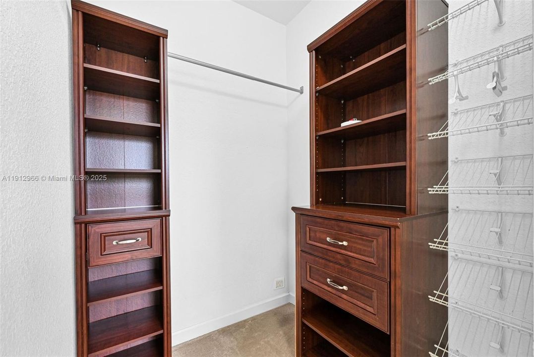 Active With Contract: $2,800 (3 beds, 2 baths, 1416 Square Feet)