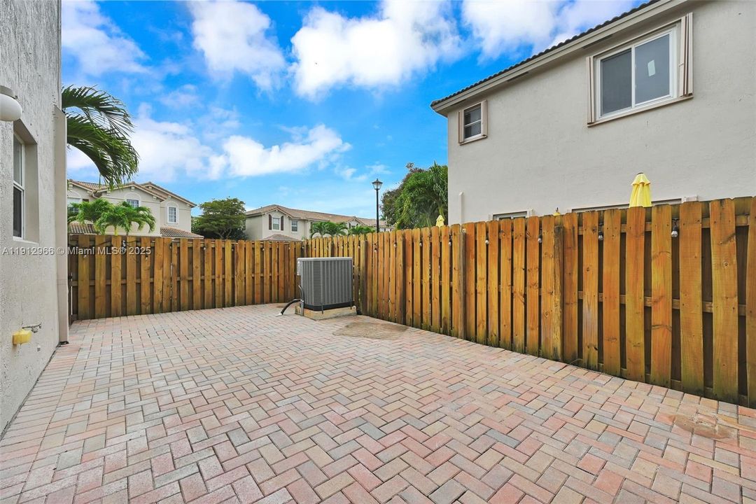 Active With Contract: $2,800 (3 beds, 2 baths, 1416 Square Feet)