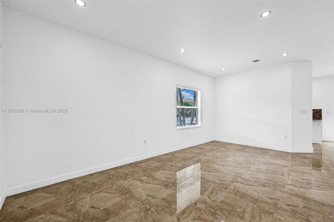 Active With Contract: $2,800 (3 beds, 2 baths, 1416 Square Feet)