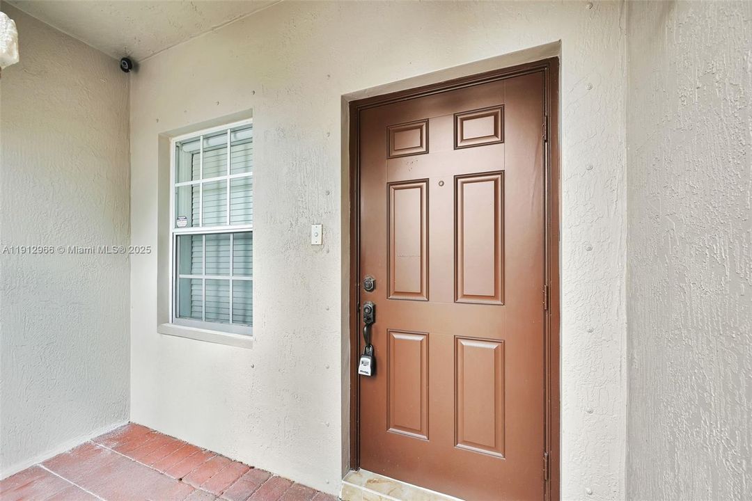 Active With Contract: $2,800 (3 beds, 2 baths, 1416 Square Feet)