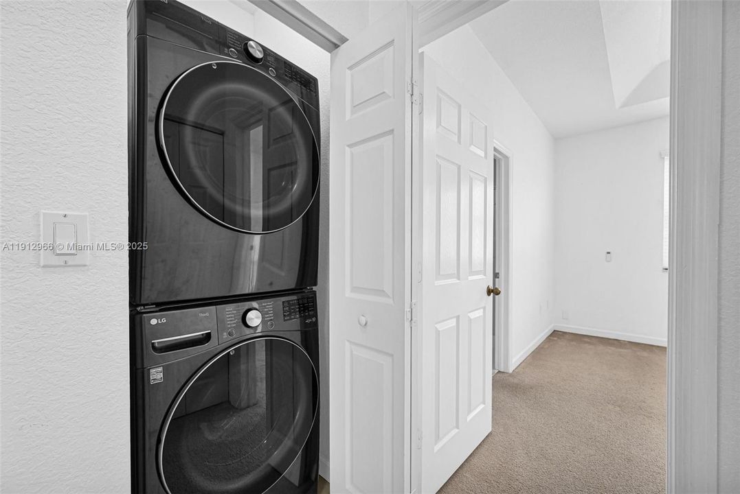 Active With Contract: $2,800 (3 beds, 2 baths, 1416 Square Feet)