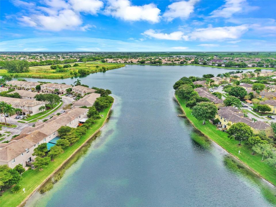 Active With Contract: $2,800 (3 beds, 2 baths, 1416 Square Feet)