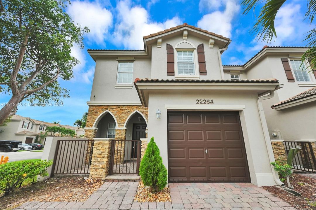 Active With Contract: $2,800 (3 beds, 2 baths, 1416 Square Feet)