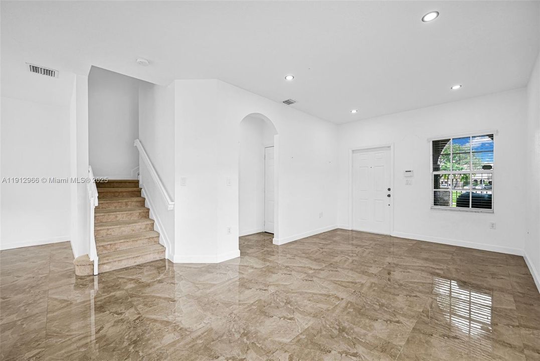 Active With Contract: $2,800 (3 beds, 2 baths, 1416 Square Feet)