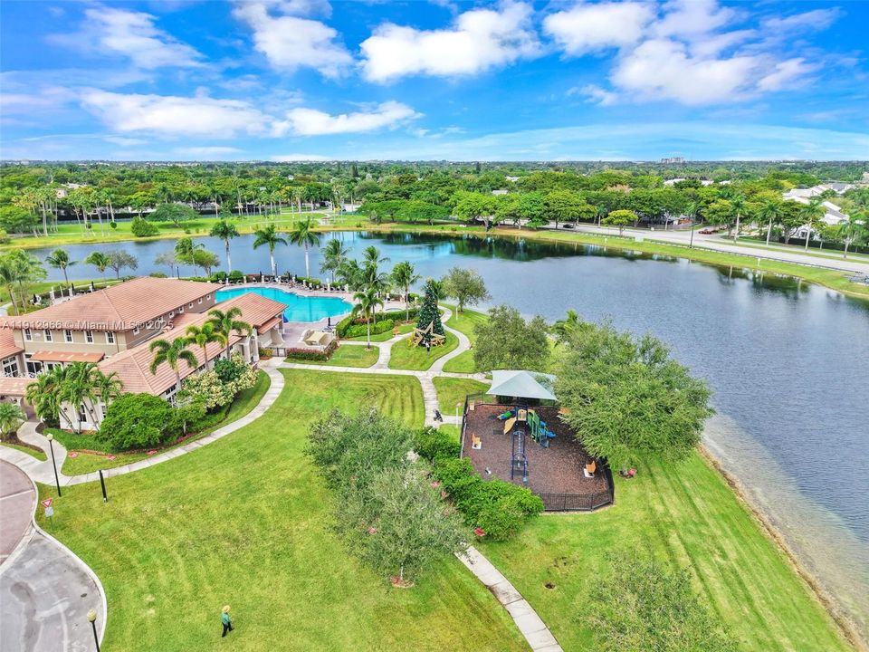 Active With Contract: $2,800 (3 beds, 2 baths, 1416 Square Feet)