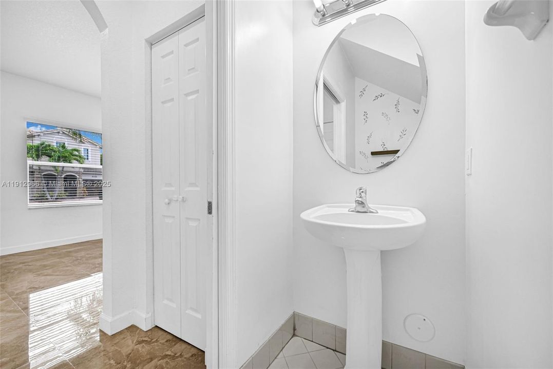 Active With Contract: $2,800 (3 beds, 2 baths, 1416 Square Feet)