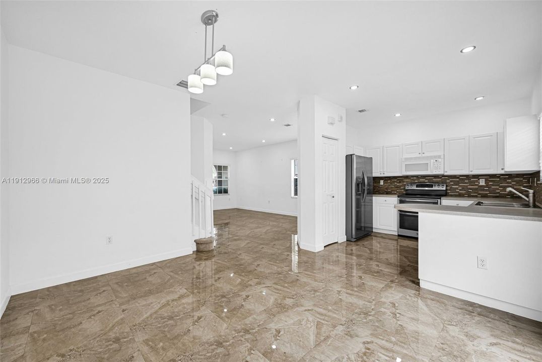 Active With Contract: $2,800 (3 beds, 2 baths, 1416 Square Feet)