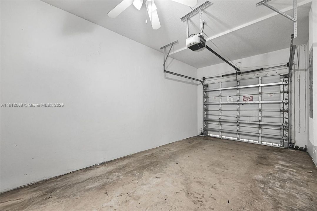 Active With Contract: $2,800 (3 beds, 2 baths, 1416 Square Feet)