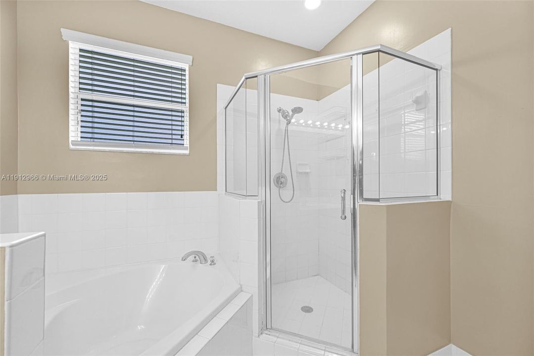 Active With Contract: $2,800 (3 beds, 2 baths, 1416 Square Feet)