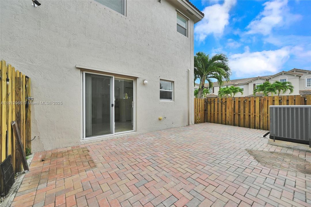 Active With Contract: $2,800 (3 beds, 2 baths, 1416 Square Feet)