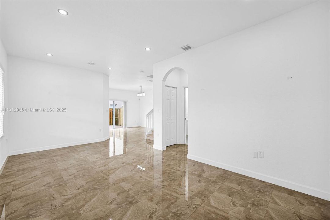 Active With Contract: $2,800 (3 beds, 2 baths, 1416 Square Feet)