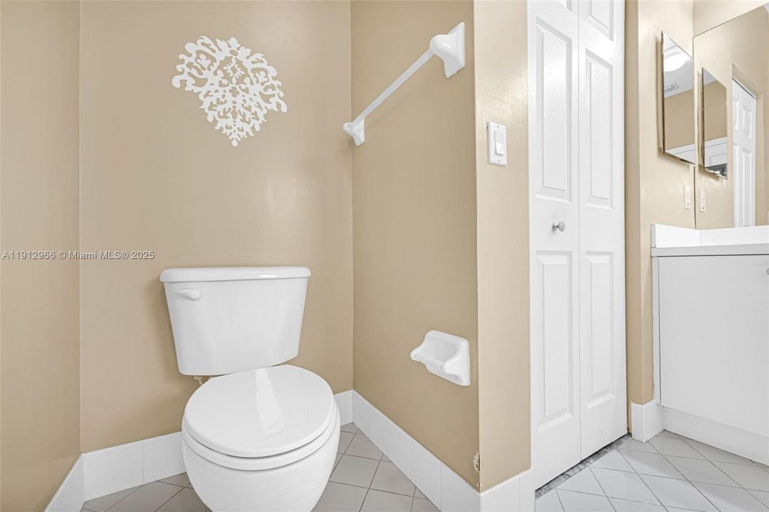 Active With Contract: $2,800 (3 beds, 2 baths, 1416 Square Feet)