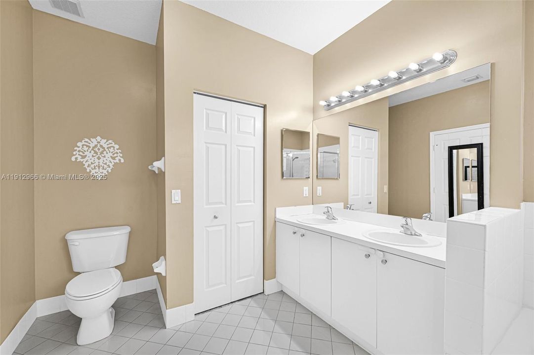 Active With Contract: $2,800 (3 beds, 2 baths, 1416 Square Feet)