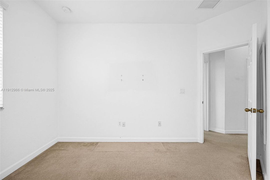 Active With Contract: $2,800 (3 beds, 2 baths, 1416 Square Feet)