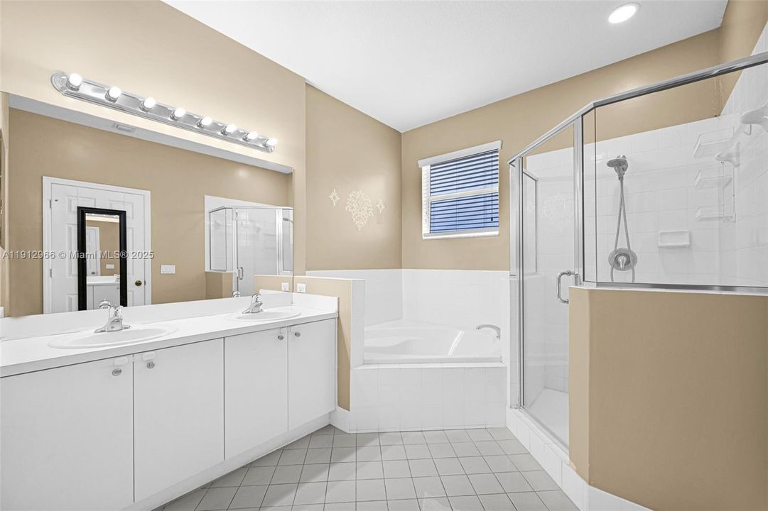 Active With Contract: $2,800 (3 beds, 2 baths, 1416 Square Feet)