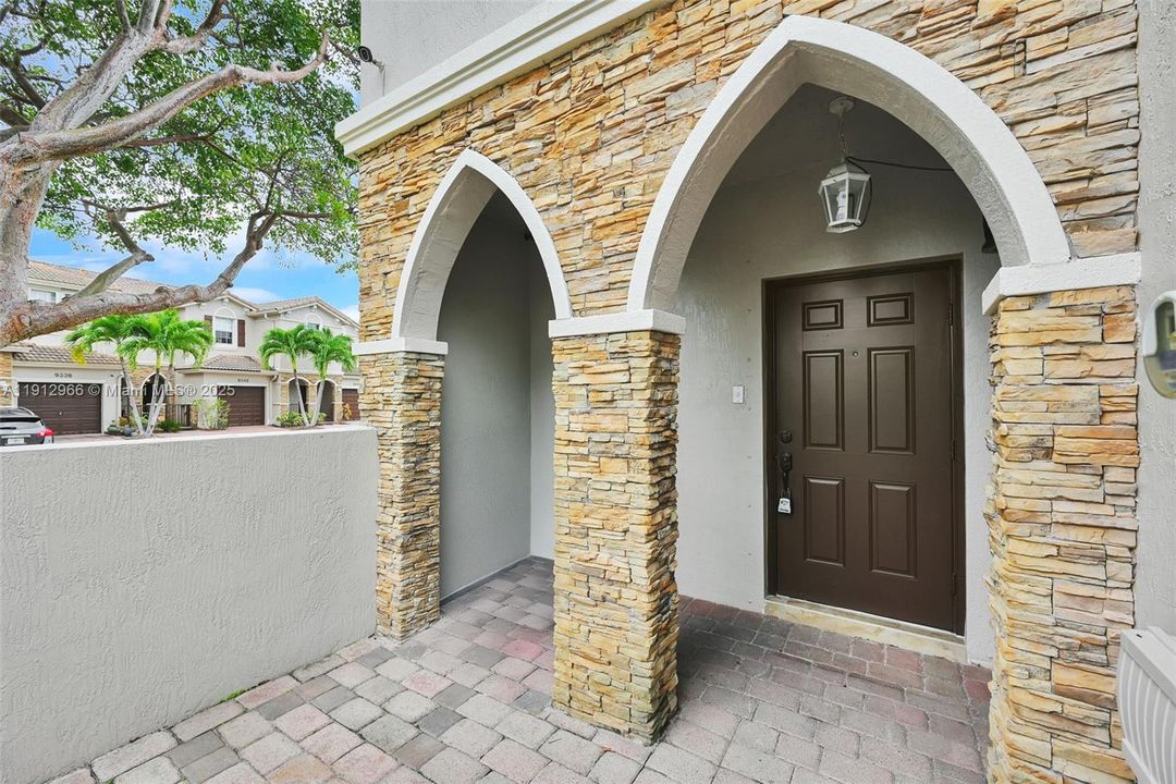 Active With Contract: $2,800 (3 beds, 2 baths, 1416 Square Feet)