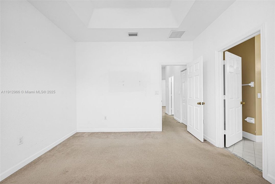 Active With Contract: $2,800 (3 beds, 2 baths, 1416 Square Feet)