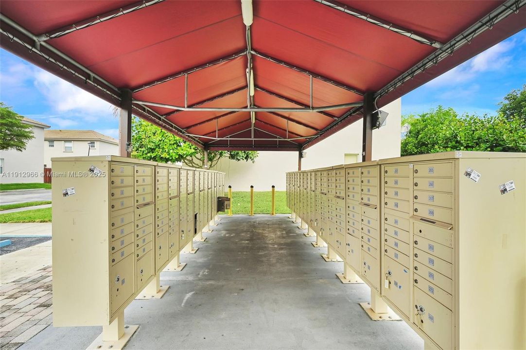 Active With Contract: $2,800 (3 beds, 2 baths, 1416 Square Feet)