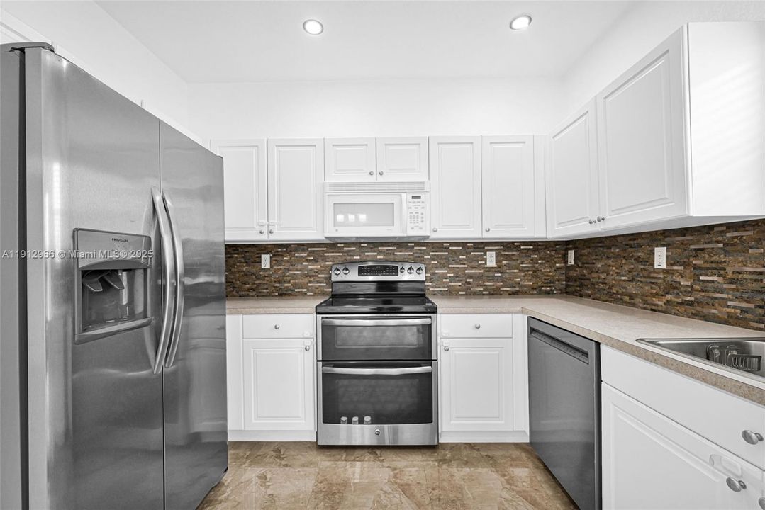 Active With Contract: $2,800 (3 beds, 2 baths, 1416 Square Feet)