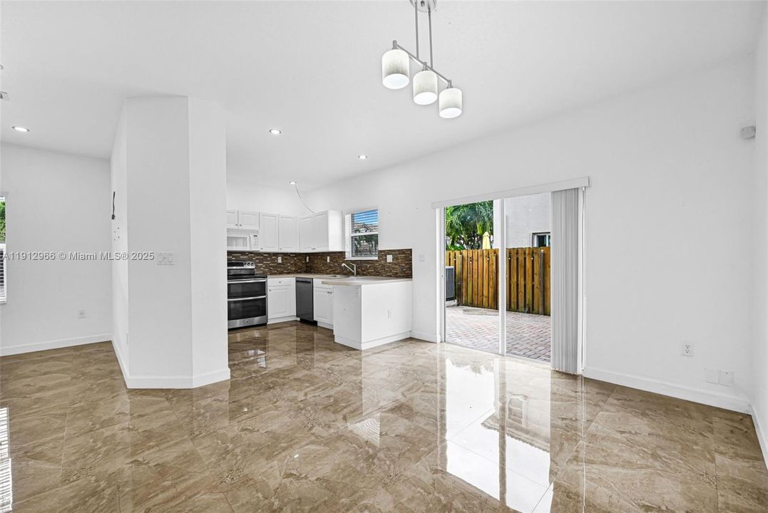 Active With Contract: $2,800 (3 beds, 2 baths, 1416 Square Feet)