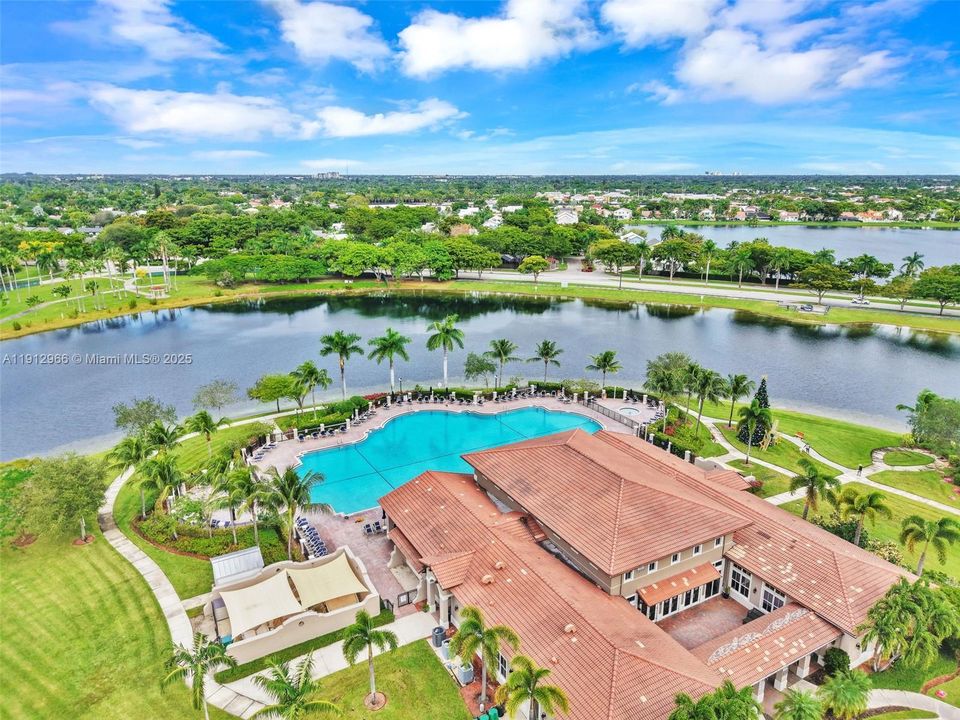 Active With Contract: $2,800 (3 beds, 2 baths, 1416 Square Feet)