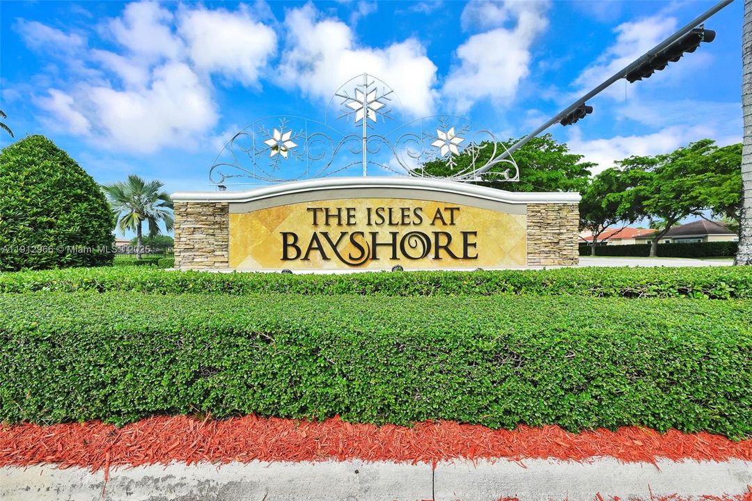 Active With Contract: $2,800 (3 beds, 2 baths, 1416 Square Feet)