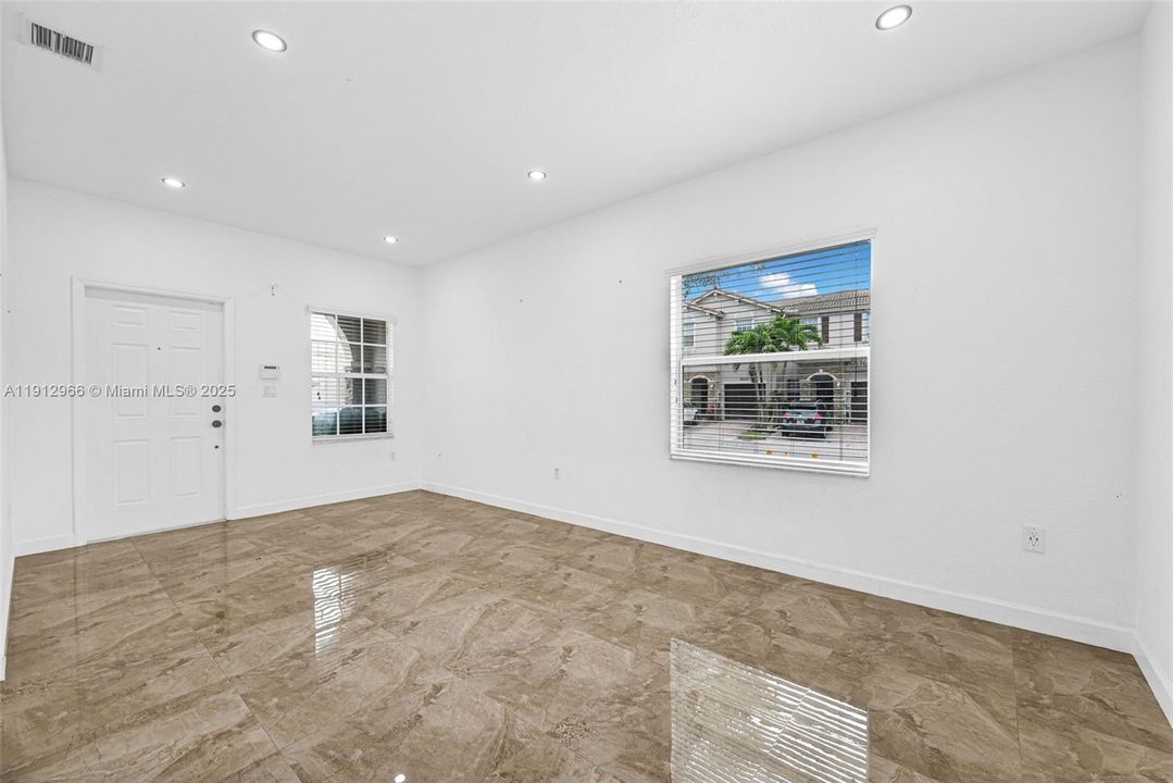 Active With Contract: $2,800 (3 beds, 2 baths, 1416 Square Feet)