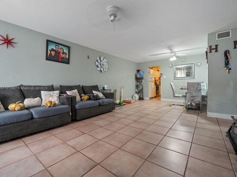 待售: $310,000 (3 贝兹, 2 浴室, 1200 平方英尺)